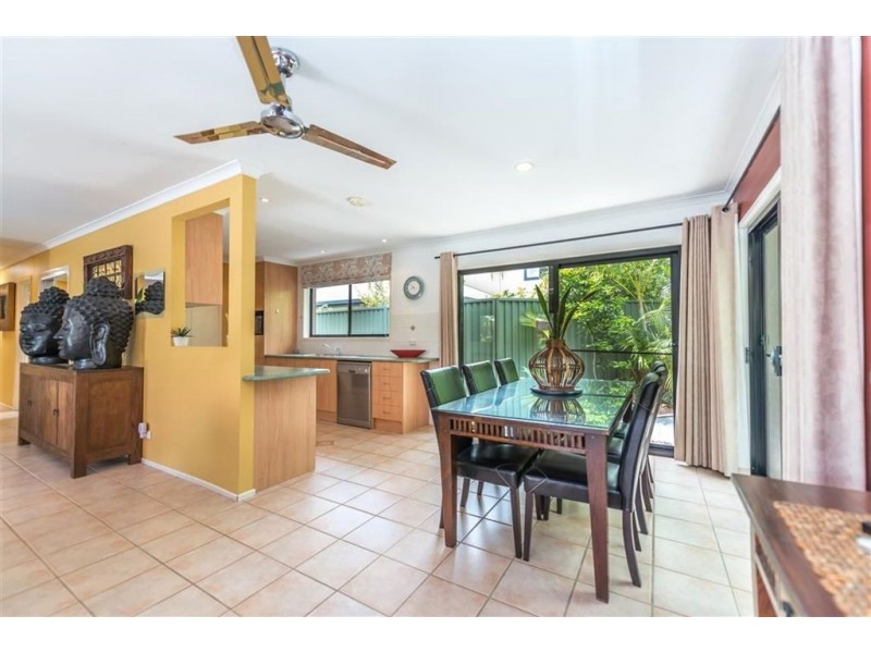 38 T E Peters Drive, Broadbeach Waters QLD 4218