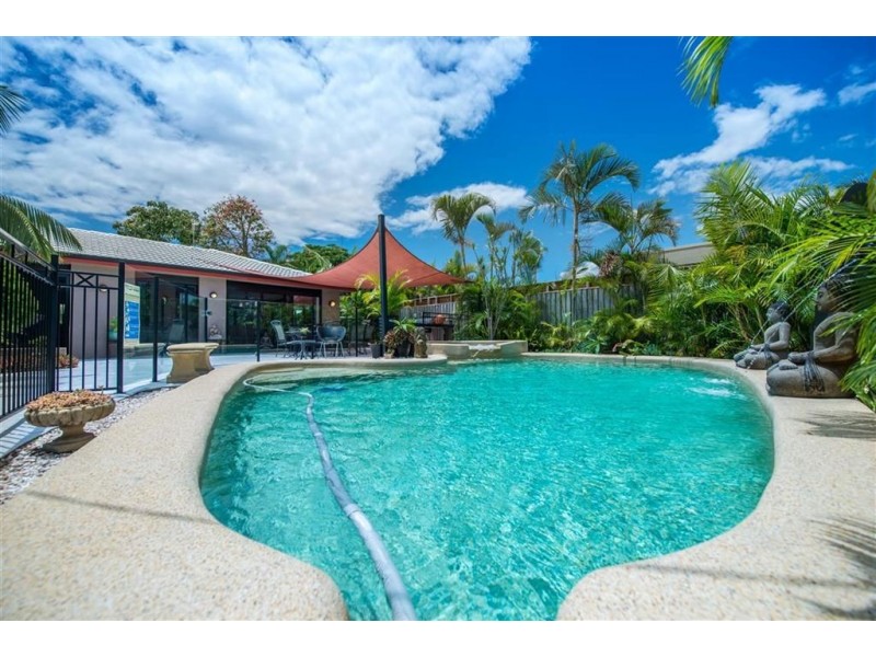 38 T E Peters Drive, Broadbeach Waters QLD 4218