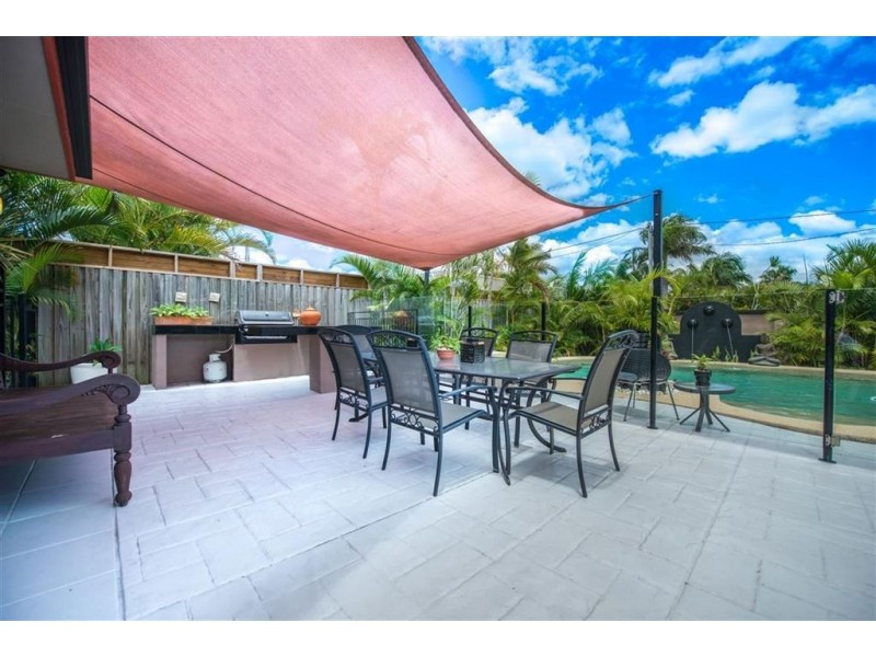 38 T E Peters Drive, Broadbeach Waters QLD 4218