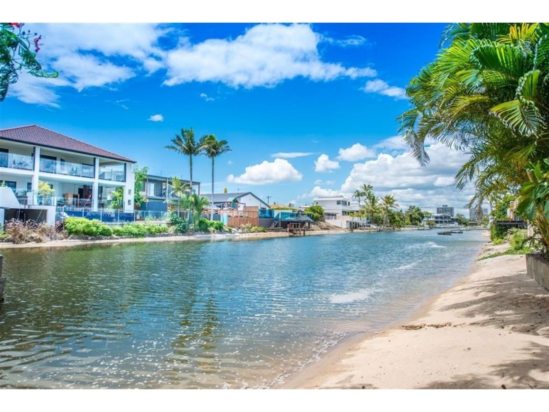 38 T E Peters Drive, Broadbeach Waters QLD 4218