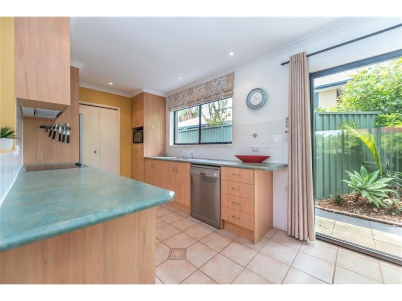 38 T E Peters Drive, Broadbeach Waters QLD 4218