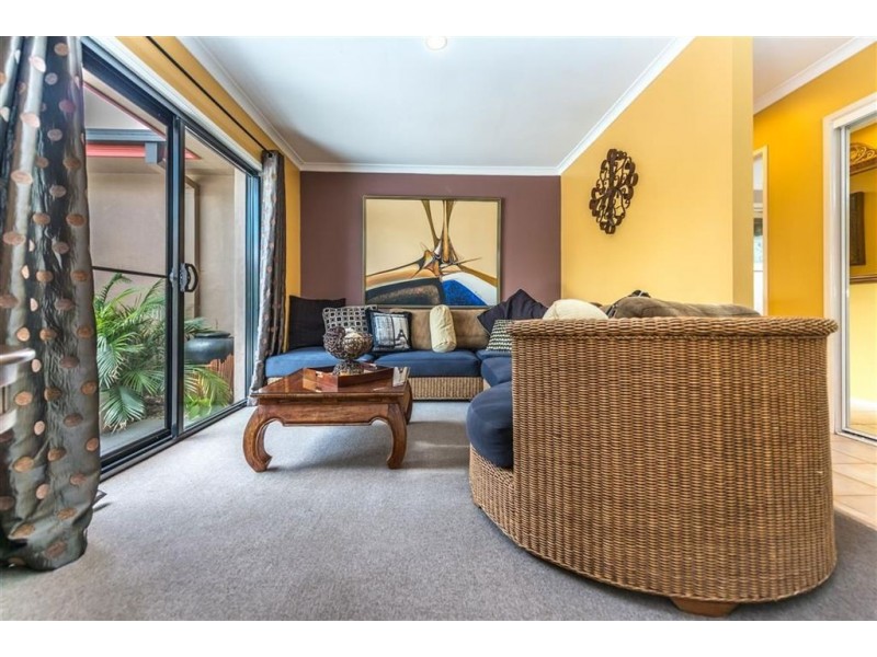 38 T E Peters Drive, Broadbeach Waters QLD 4218