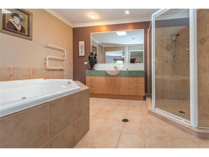 38 T E Peters Drive, Broadbeach Waters QLD 4218