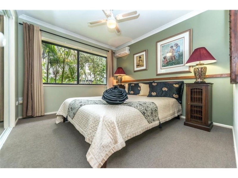 38 T E Peters Drive, Broadbeach Waters QLD 4218