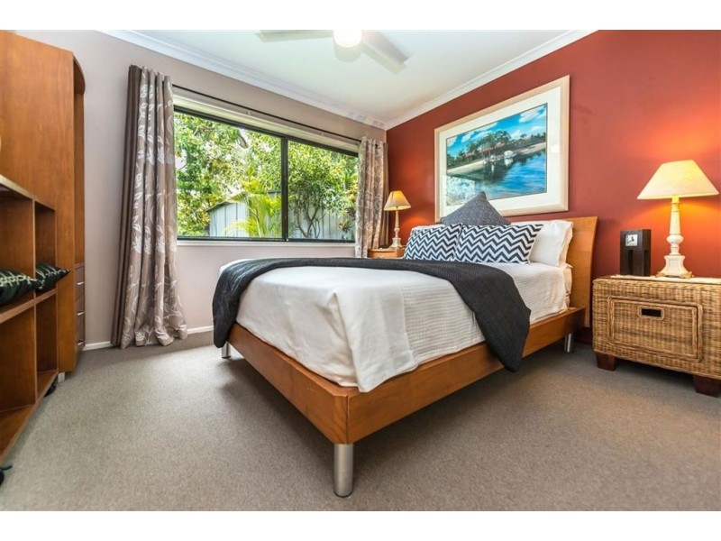 38 T E Peters Drive, Broadbeach Waters QLD 4218