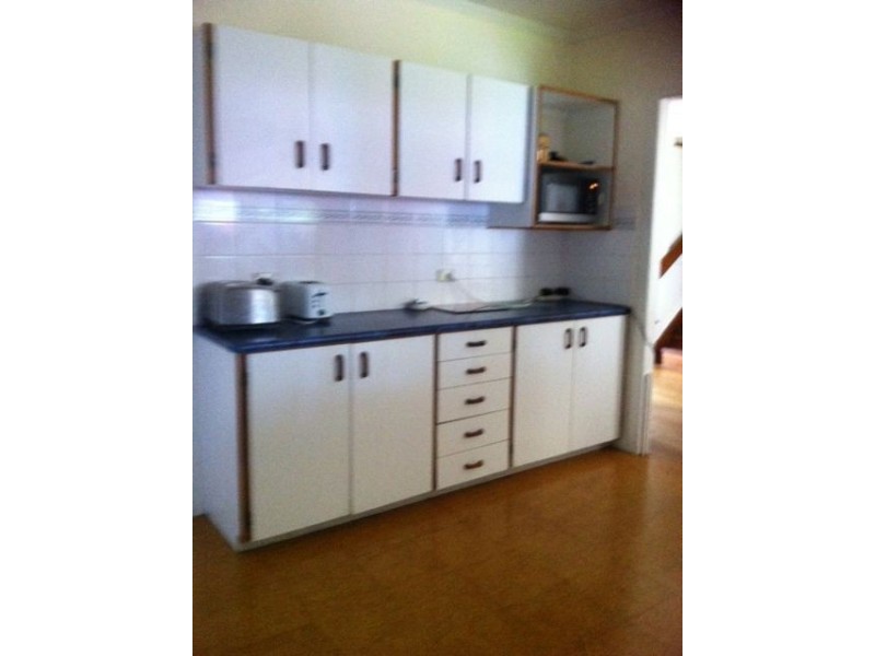 20 Neville Ave, Southport QLD 4215