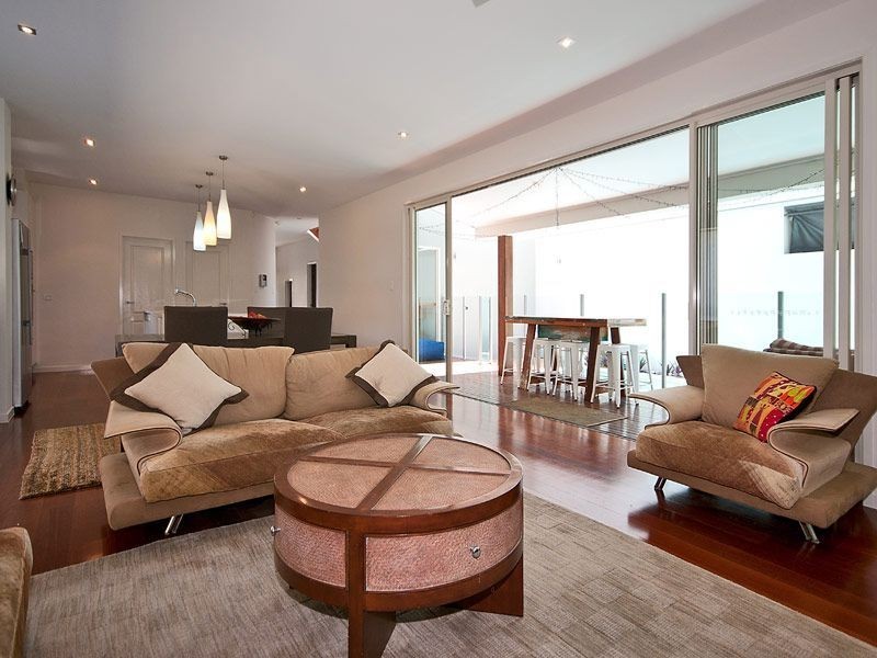 2/57 Avanti Street, Mermaid Waters QLD 4218