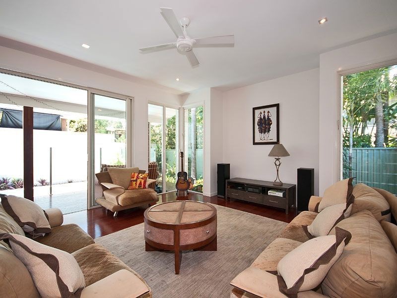 2/57 Avanti Street, Mermaid Waters QLD 4218