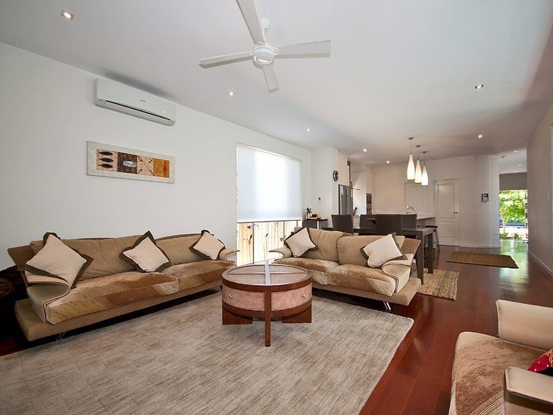 2/57 Avanti Street, Mermaid Waters QLD 4218