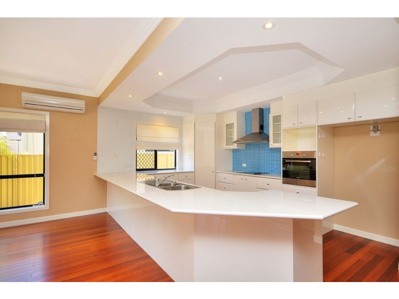 26 Golden Bear Drive, Arundel QLD 4214