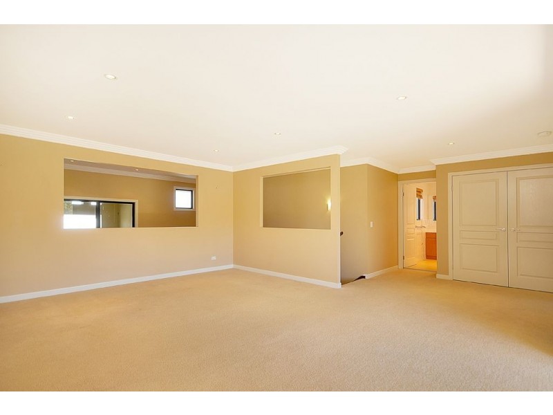 26 Golden Bear Drive, Arundel QLD 4214