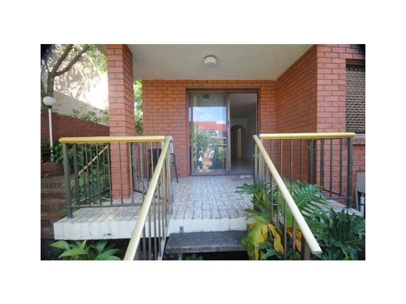 1/31 Armrick Avenue, Broadbeach QLD 4218