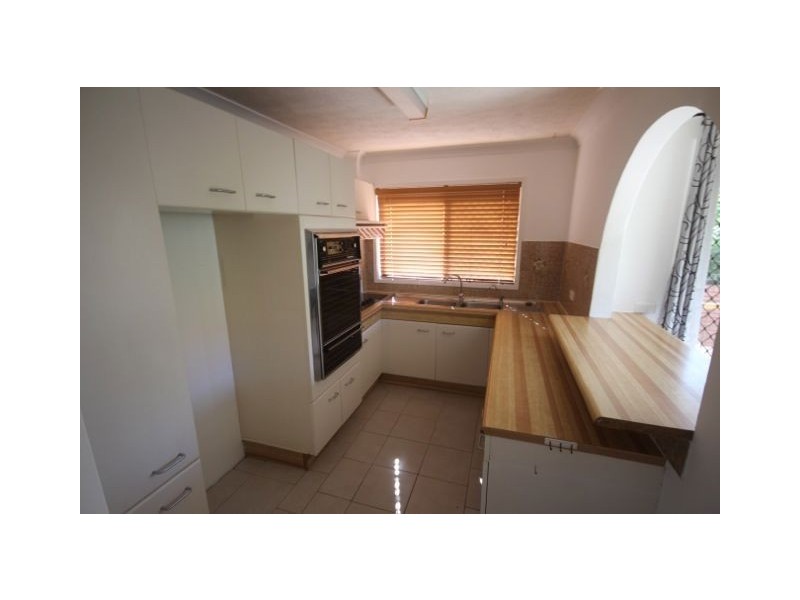 1/31 Armrick Avenue, Broadbeach QLD 4218