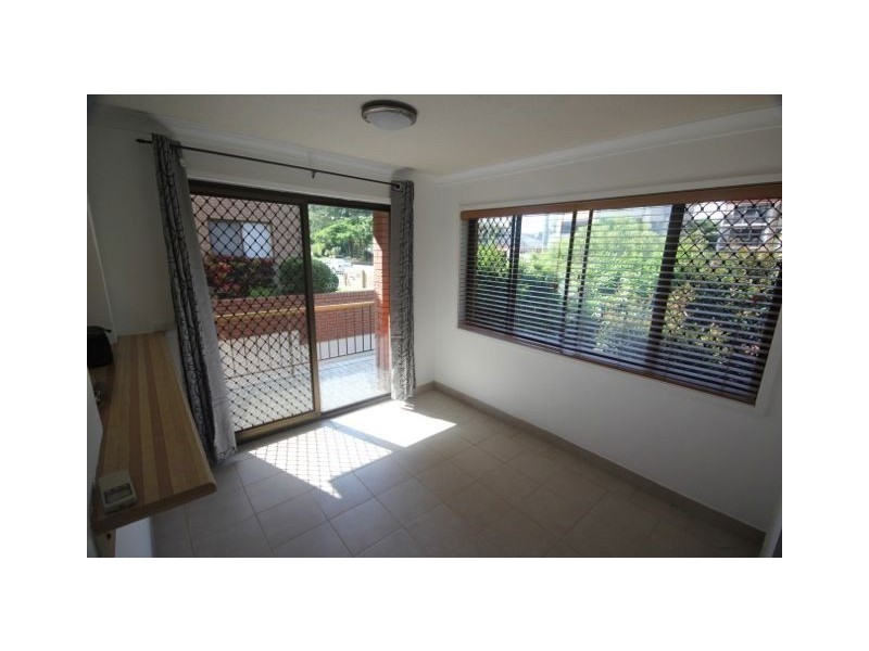 1/31 Armrick Avenue, Broadbeach QLD 4218