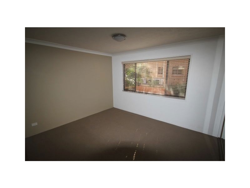 1/31 Armrick Avenue, Broadbeach QLD 4218