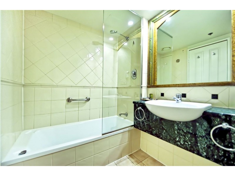 25 Laycock Street, Surfers Paradise QLD 4217