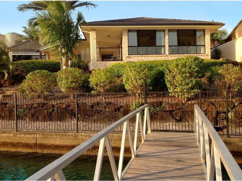 14 Salamander Court, Mermaid Waters QLD 4218