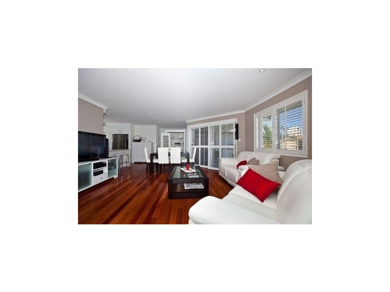 13/10 Rosewood Avenue, Broadbeach QLD 4218