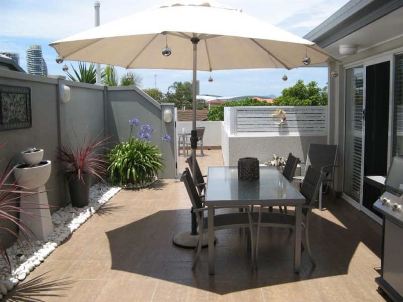 13/10 Rosewood Avenue, Broadbeach QLD 4218