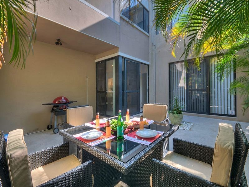 31 Second Ave, Broadbeach QLD 4218