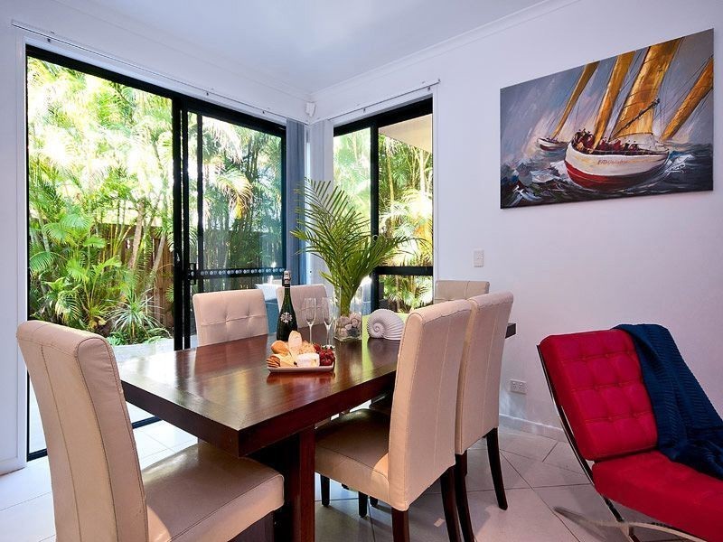 31 Second Ave, Broadbeach QLD 4218