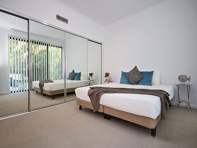 31 Second Ave, Broadbeach QLD 4218