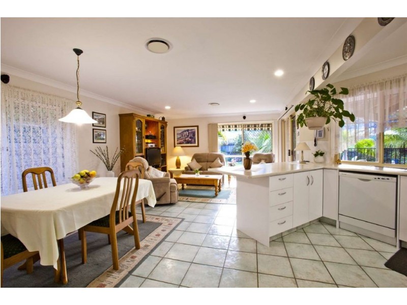 81 Coronet Crescent, Burleigh Waters QLD 4220