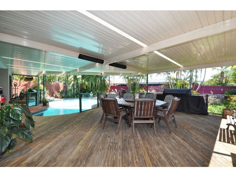 5 Mediterranean Drive, Benowa QLD 4217