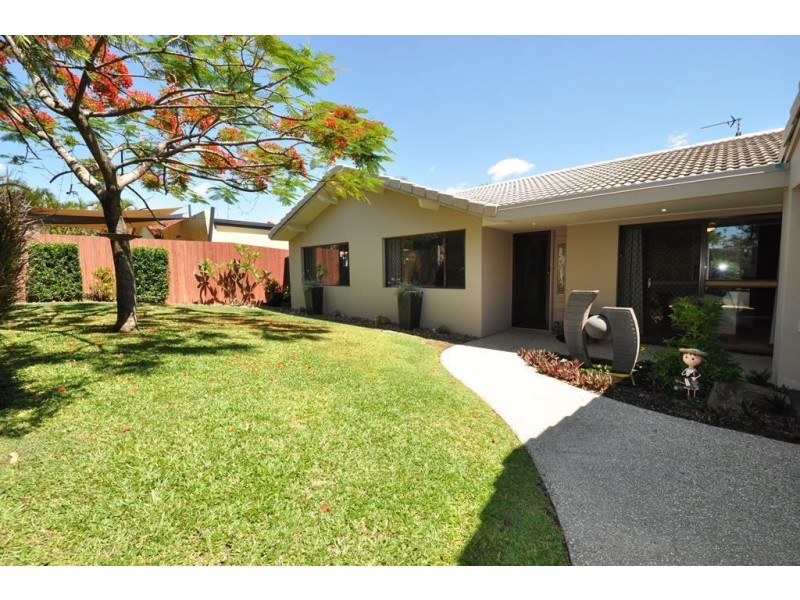 5 Mediterranean Drive, Benowa QLD 4217