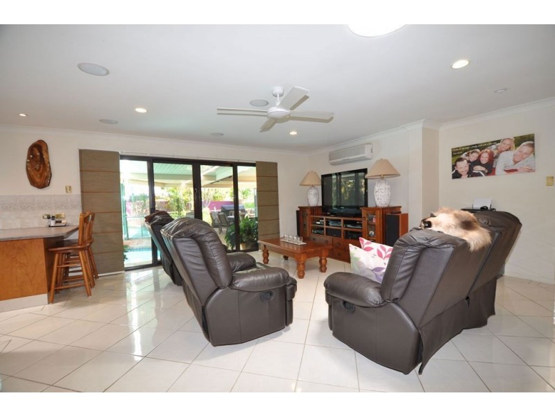 5 Mediterranean Drive, Benowa QLD 4217