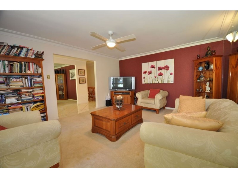 5 Mediterranean Drive, Benowa QLD 4217