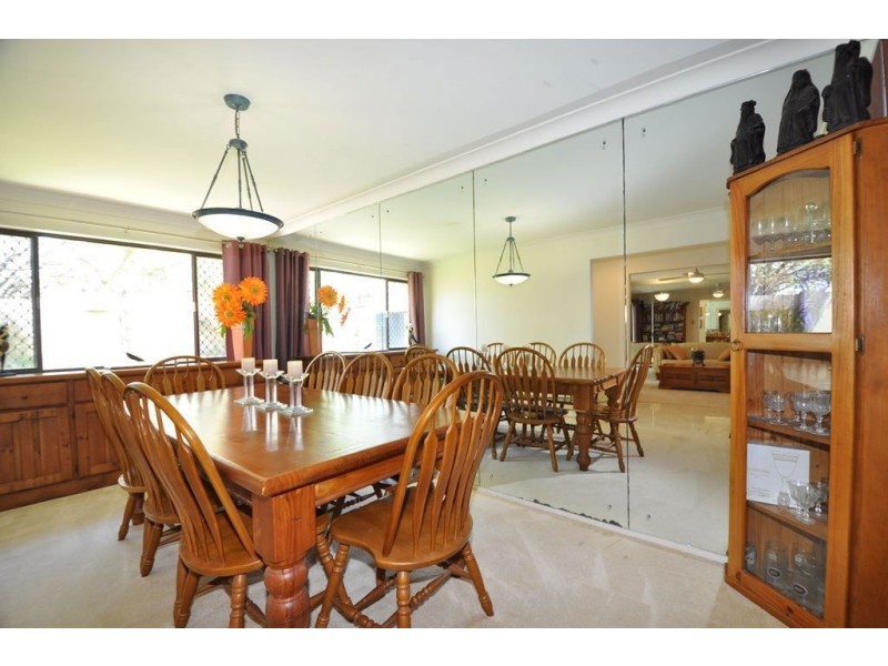 5 Mediterranean Drive, Benowa QLD 4217