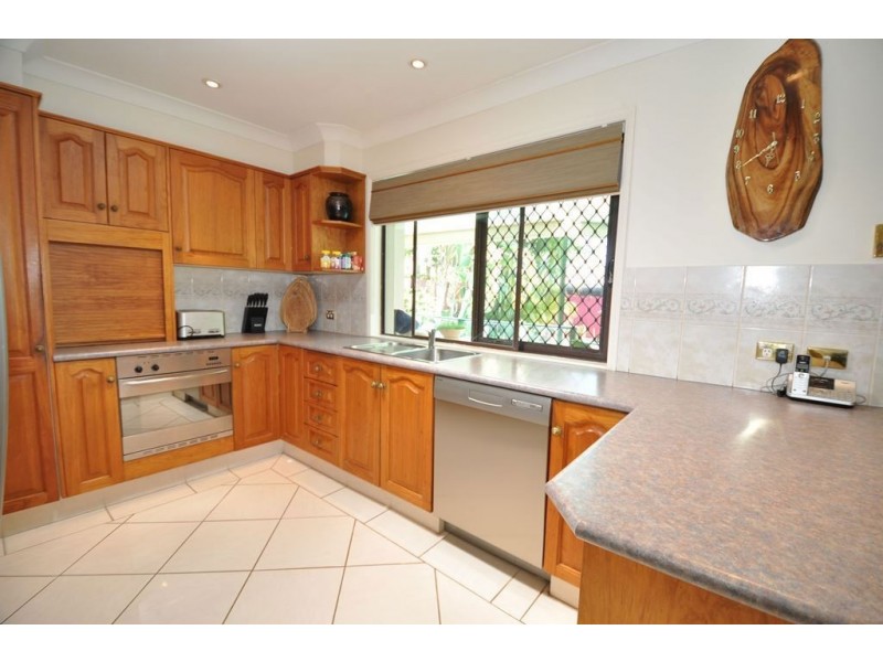 5 Mediterranean Drive, Benowa QLD 4217