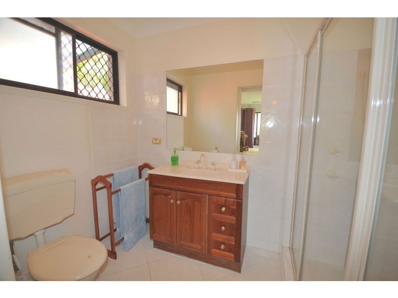 5 Mediterranean Drive, Benowa QLD 4217