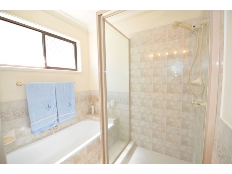 5 Mediterranean Drive, Benowa QLD 4217