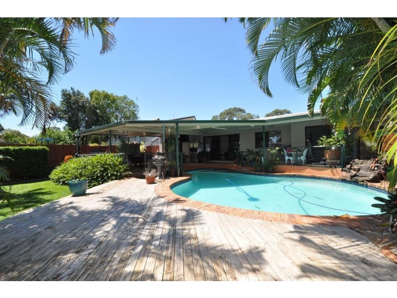 5 Mediterranean Drive, Benowa QLD 4217