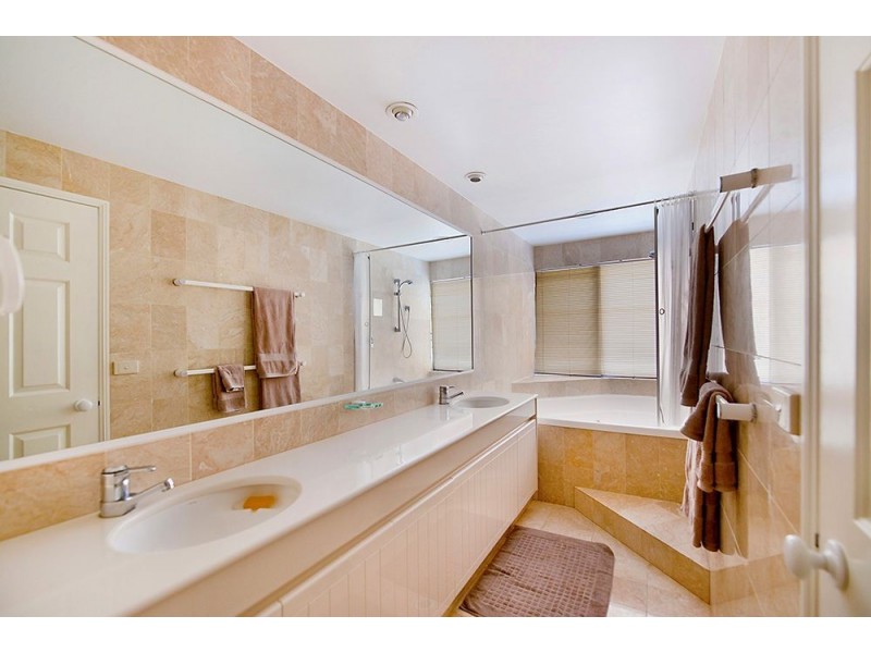 1/125 Santa Cruz Boulevard ‘Cranston’, Clear Island Waters QLD 4226