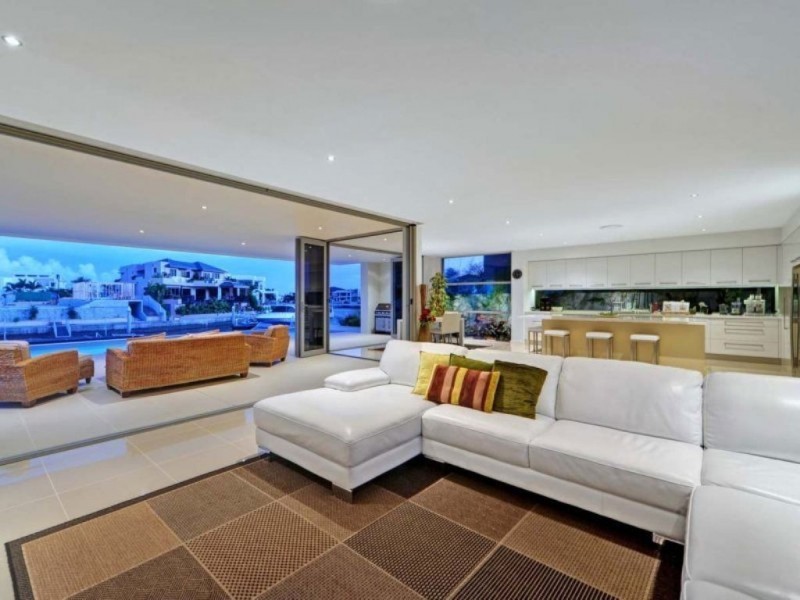 99 The Sovereign Mile, Sovereign Islands QLD 4216