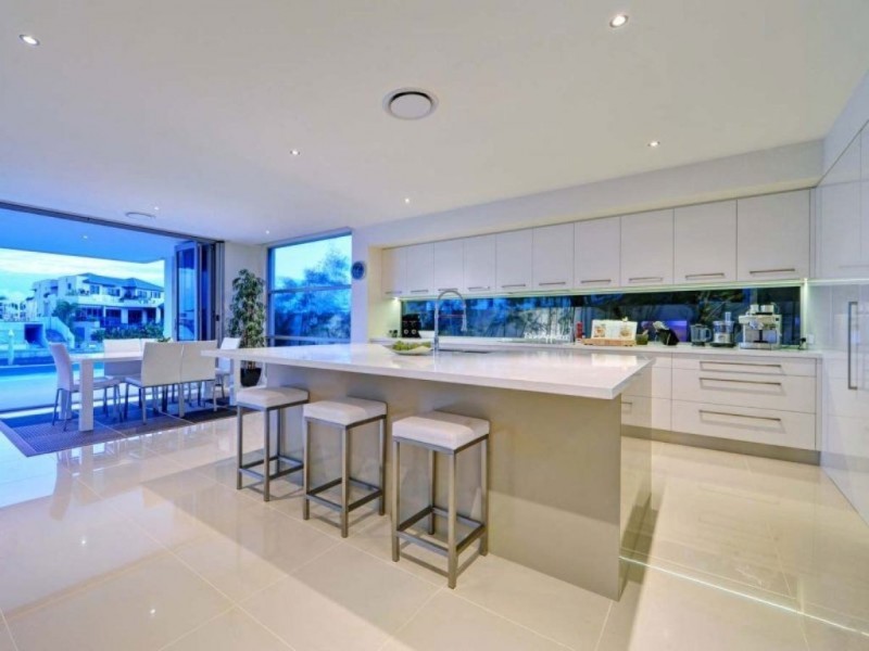 99 The Sovereign Mile, Sovereign Islands QLD 4216