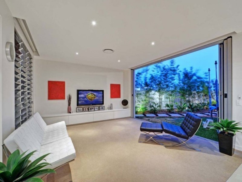 99 The Sovereign Mile, Sovereign Islands QLD 4216