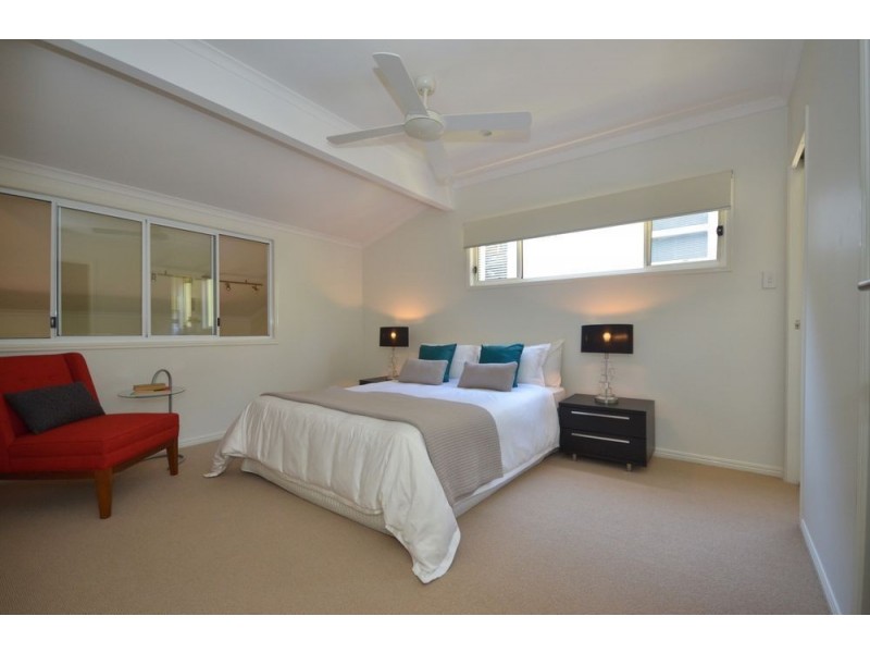 80 Ocean Pde, Burleigh Heads QLD 4220