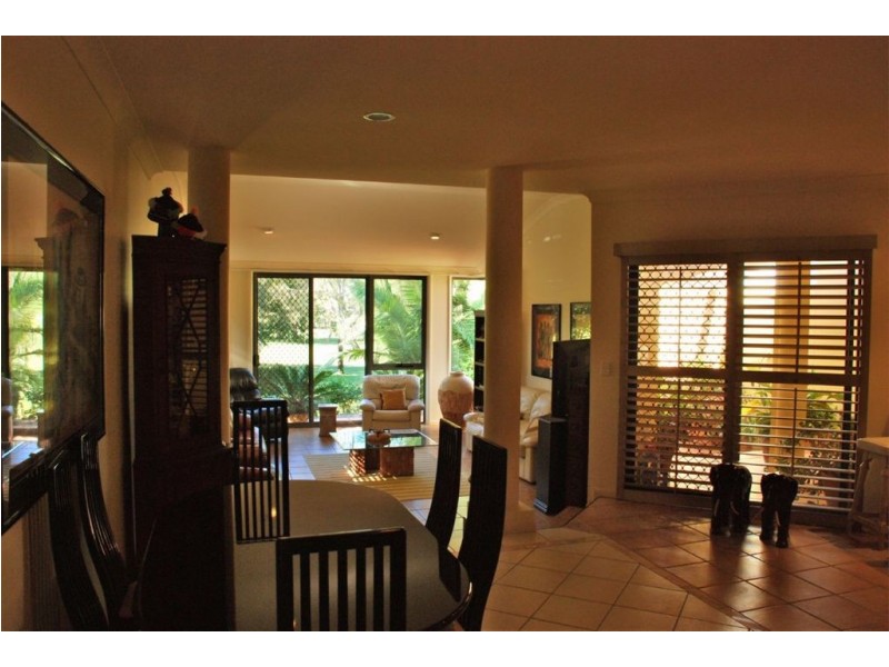8/125 Santa Cruz Boulevard, Clear Island Waters QLD 4226