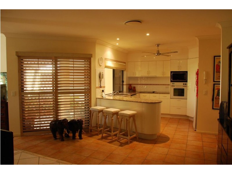 8/125 Santa Cruz Boulevard, Clear Island Waters QLD 4226