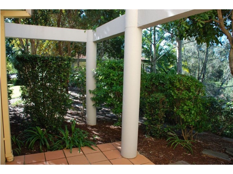 8/125 Santa Cruz Boulevard, Clear Island Waters QLD 4226