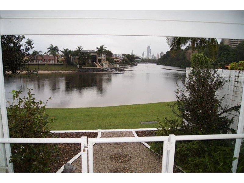 8/15 Hooker Blvd, Broadbeach Waters QLD 4218