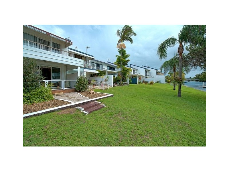 8/15 Hooker Blvd, Broadbeach Waters QLD 4218
