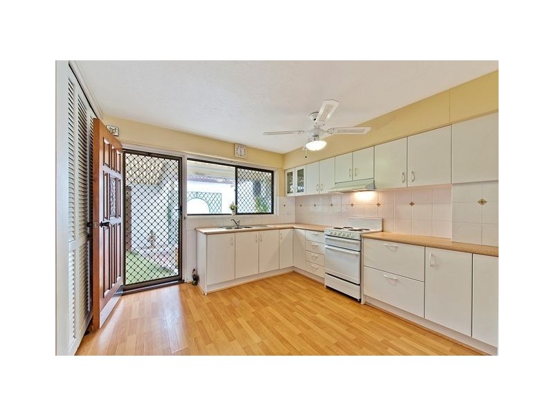 8/15 Hooker Blvd, Broadbeach Waters QLD 4218