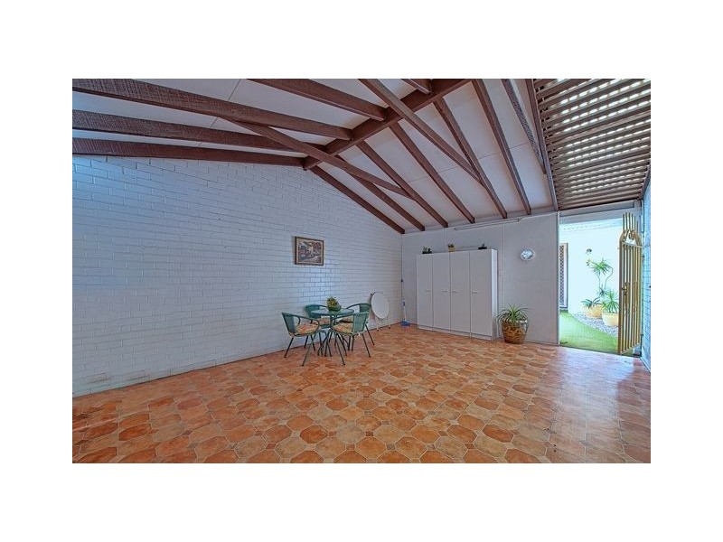 8/15 Hooker Blvd, Broadbeach Waters QLD 4218