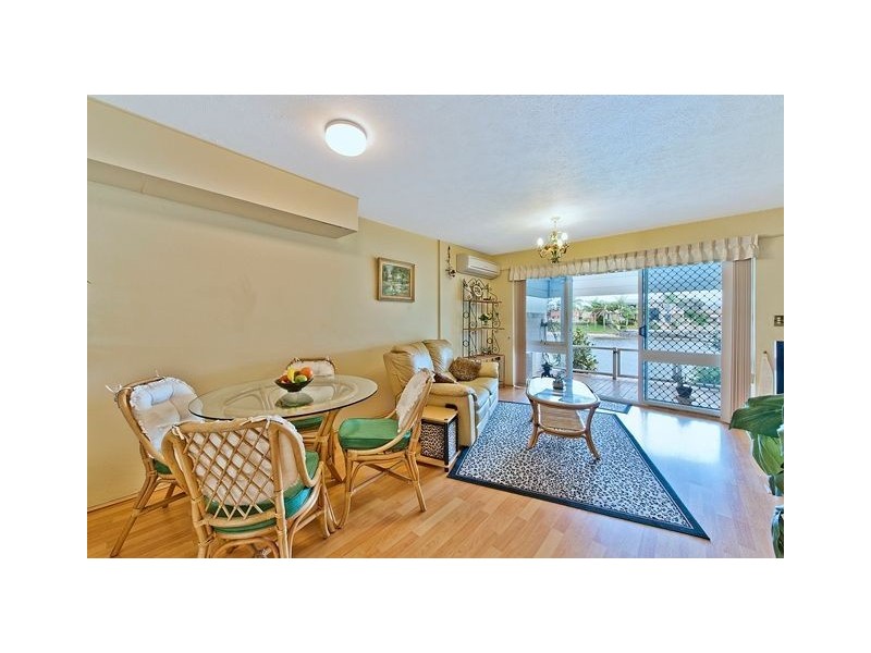 8/15 Hooker Blvd, Broadbeach Waters QLD 4218