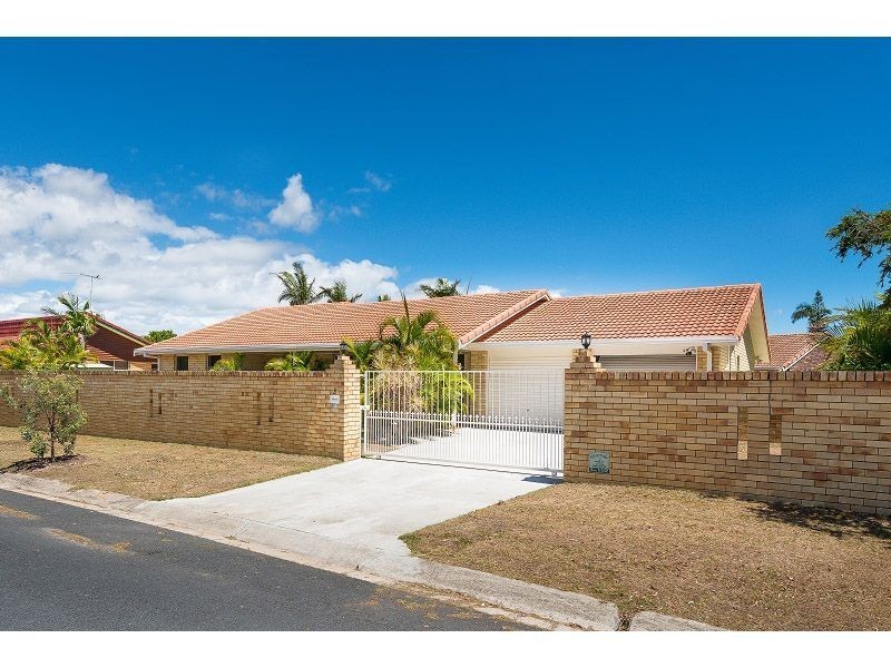 3 McIlwain Drive, Mermaid Waters QLD 4218